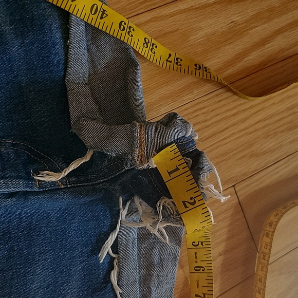 Levi's 501 button fly denim shorts with frayed hem - Picture 10 of 10